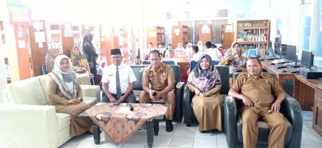 READ ALOUD (MEMBACA NYARING) & LOMBA FASHION SHOW DISPERSIP