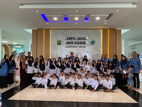 Perpustakaan Kabupaten Solok Terima Kunjungan Siswa SDN 09 Muara Panas